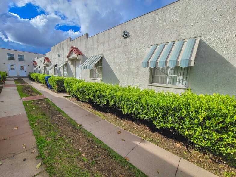 More Photos Of 4212-4216 1/2 Lockwood Ave, Los Angeles Apartments For Sale