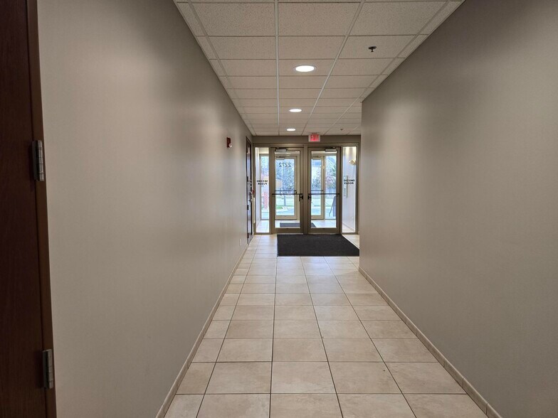 More Photos Of 2272 95th St, Naperville Office For Sale