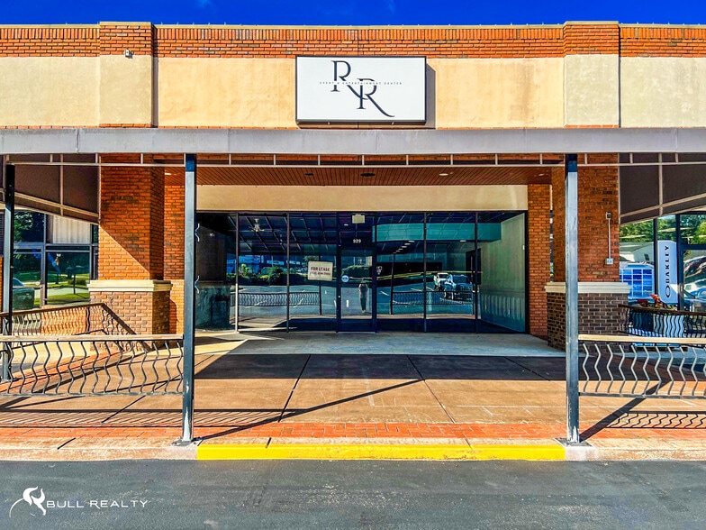 More Photos Of 923-995 Maple St, Carrollton General Retail For Lease