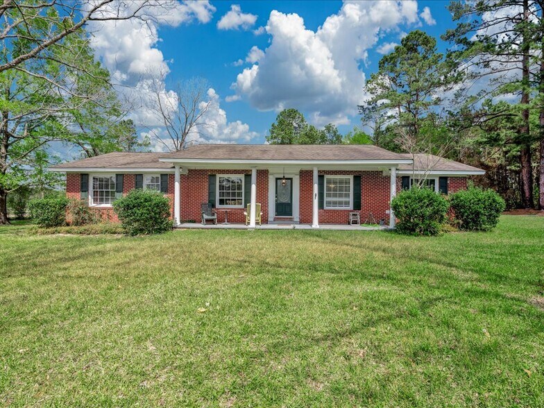 More Photos Of 9021 S US Highway 69, Huntington Flex For Sale