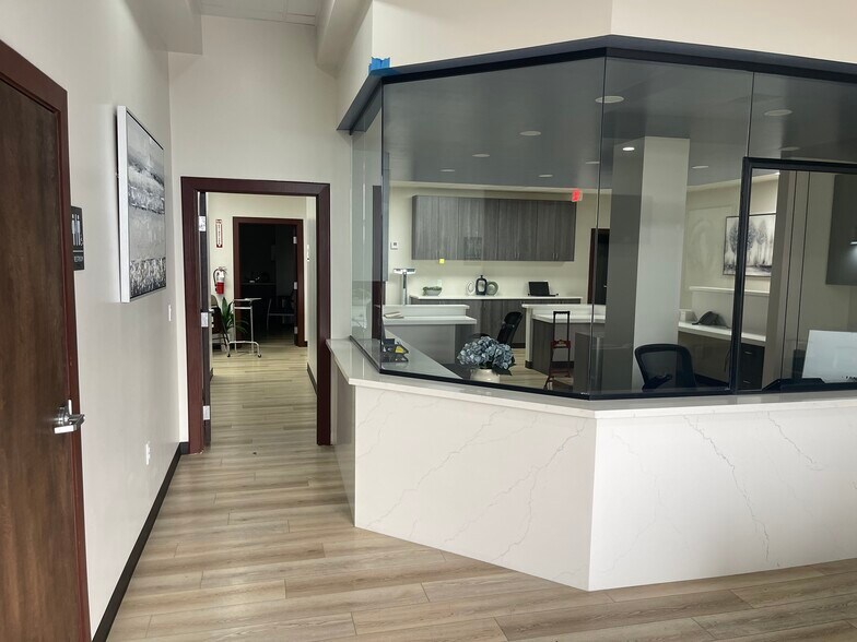 More Photos Of 1915 S Zapata Hwy, Laredo Storefront Retail Office For Lease