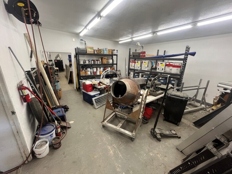 More Photos Of 712 17th St, Bakersfield Warehouse For Lease