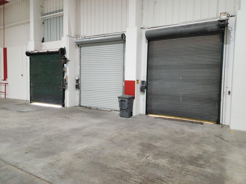 More Photos Of 1301 N 34th St, Saint Petersburg Warehouse For Sale