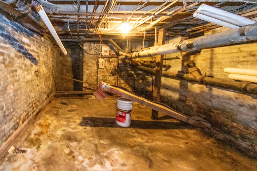 More Photos Of 115 W Saratoga St, Baltimore Storefront Retail Residential For Sale