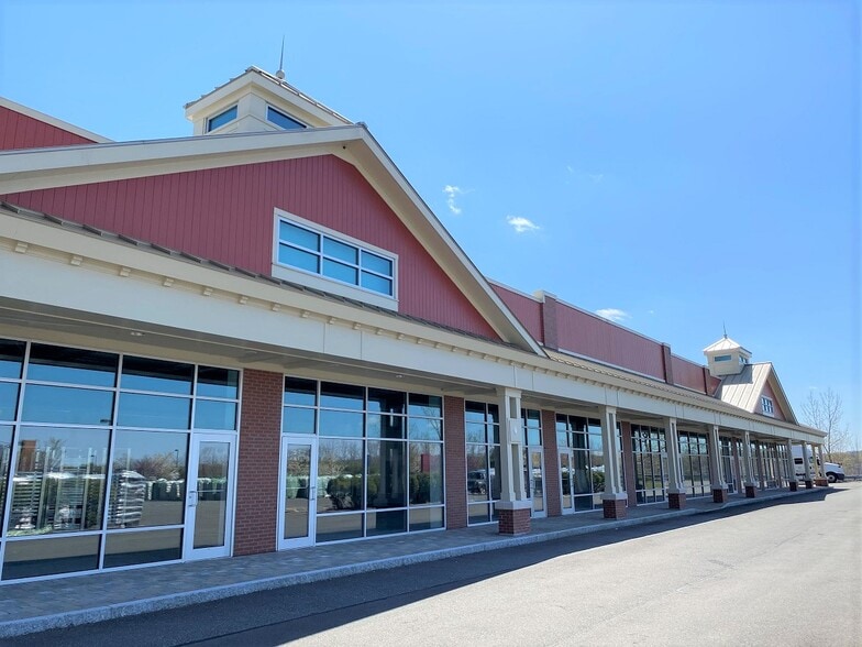 More Photos Of 90 Monroe Tpke, Trumbull Freestanding For Lease