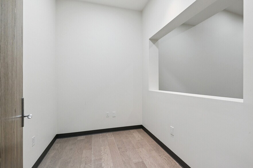 More Photos Of 8411 Parc Pl, Chalmette Office For Sale