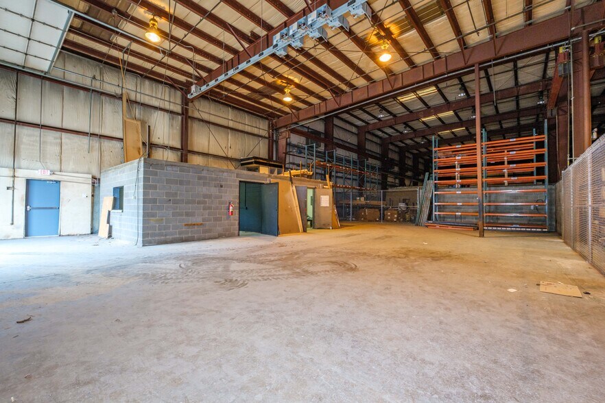 More Photos Of 1680 Country Club Rd, Harrisonburg Flex For Lease