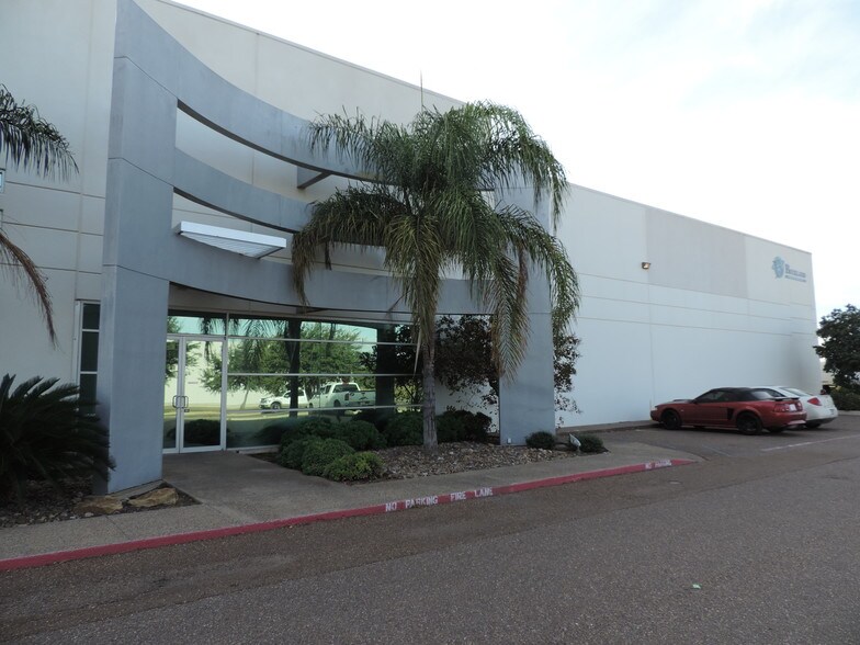 More Photos Of 13120 Spivey Dr, Laredo Warehouse For Lease