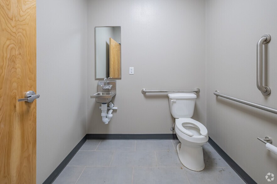 More Photos Of 20 N Rockwell Ave, Oklahoma City Unknown For Lease