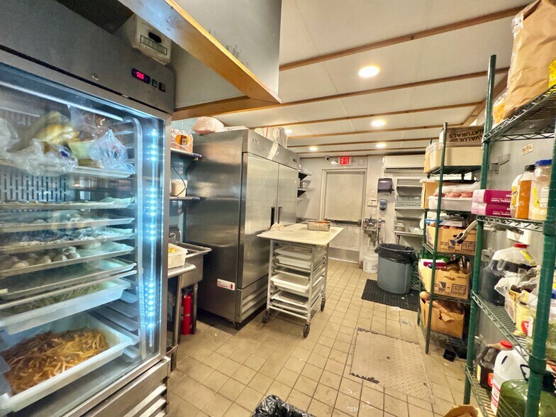 More Photos Of 4257 Austin Blvd, Island Park General Retail For Sale