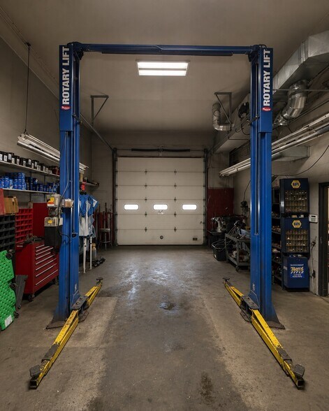 More Photos Of 262 Quassaick Ave, New Windsor Township Auto Repair For Sale