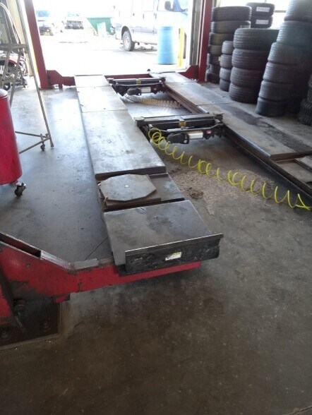 More Photos Of 106 S Sunset Dr, Butler Auto Repair For Sale