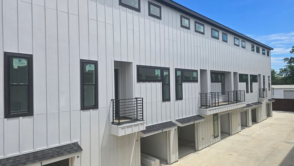 Primary Photo Of 2230 Shea Rd, Dallas Apartments For Sale