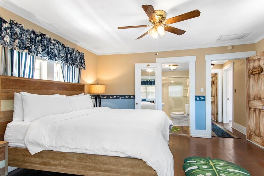 More Photos Of 532 Beach Dr NE, Saint Petersburg Hospitality For Sale