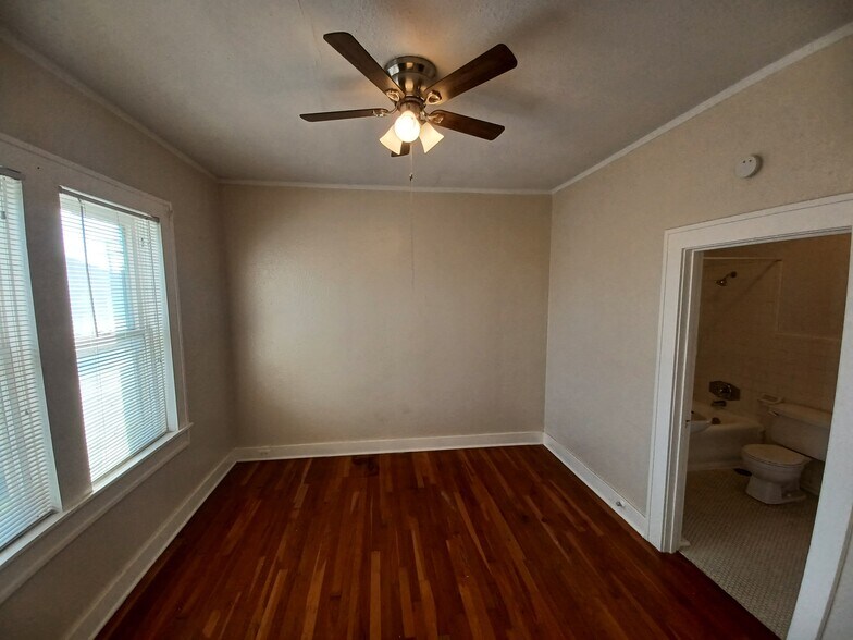 More Photos Of 127 W Magnolia Ave, San Antonio Apartments For Sale