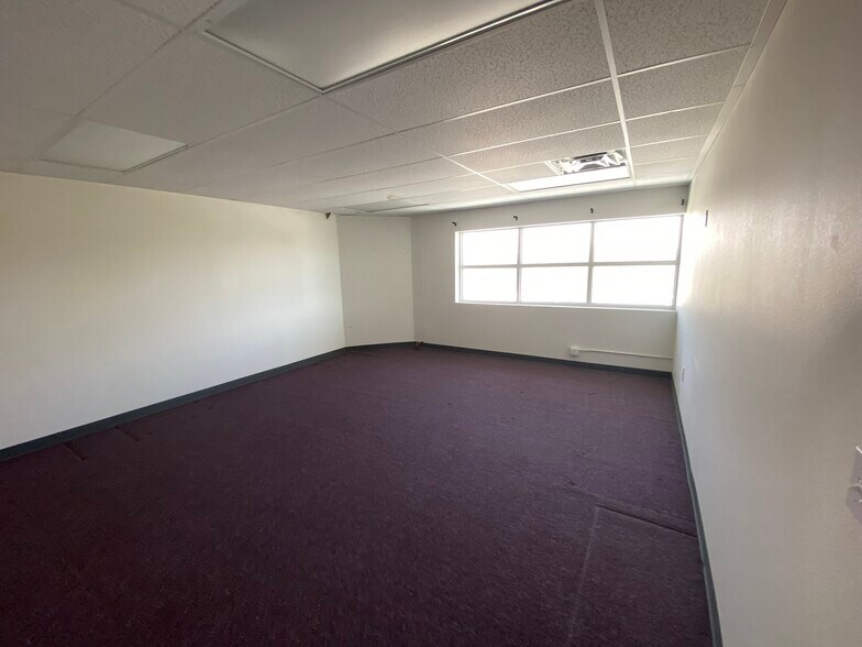 More Photos Of 1301 Montalvo Way, Palm Springs Manufacturing For Lease