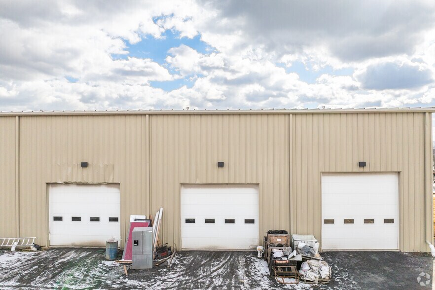 More Photos Of 347 Rear Main, Dickson City Warehouse For Lease