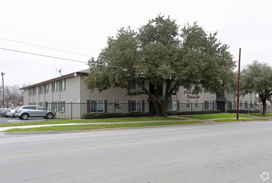 More Photos Of 150 S Main St, Euless Dormitory For Sale