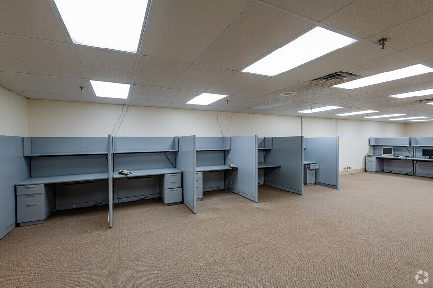 More Photos Of 699 S Green Bay Rd, Neenah Unknown For Lease