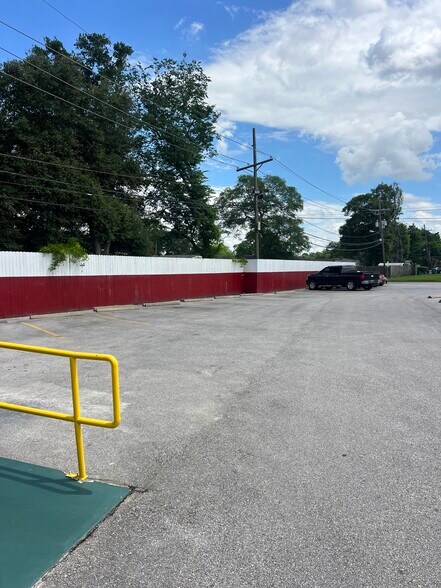 More Photos Of 5535 Calder Ave, Beaumont Restaurant For Lease