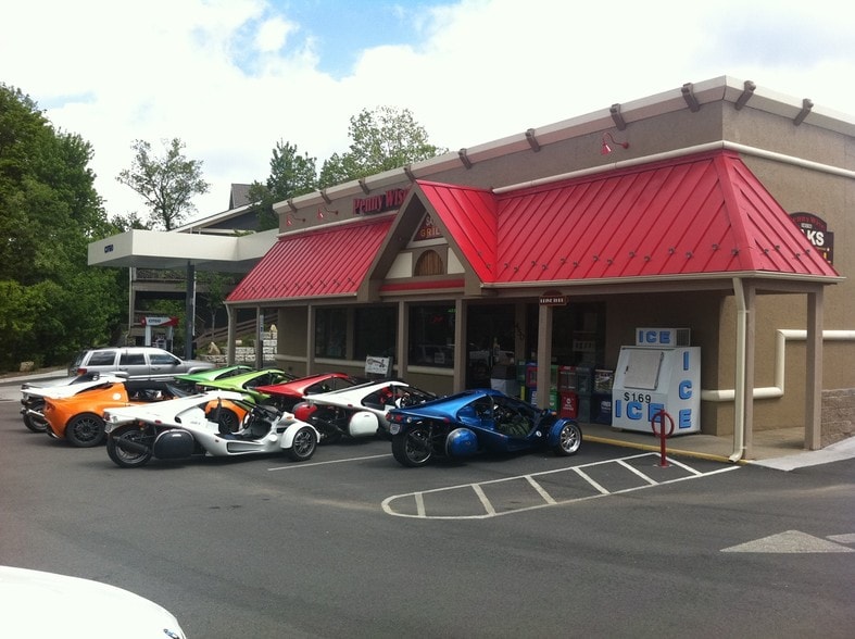 More Photos Of 450 E King St, Boone Service Station For Sale