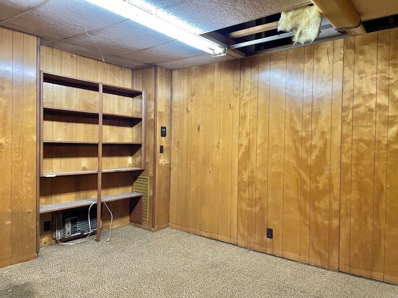 More Photos Of 1312-1314 2nd St, Richlands Office For Sale