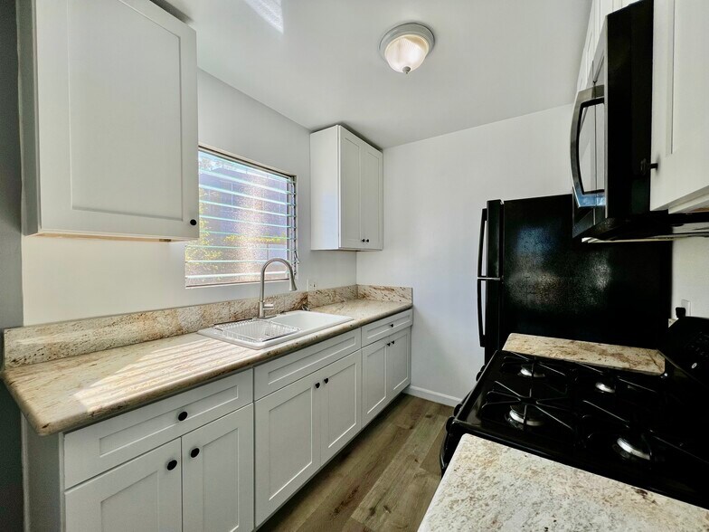 More Photos Of 638 Grant St, Santa Monica Apartments For Sale