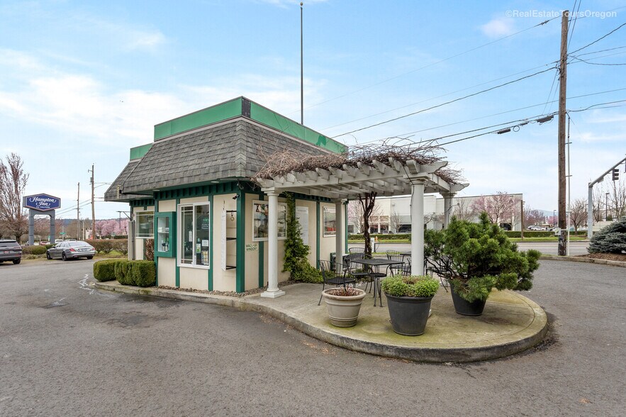 More Photos Of 3007 NE 181st Ave, Portland Freestanding For Sale