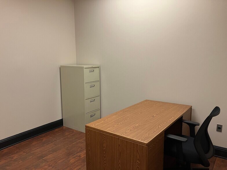 More Photos Of 8115 Isabella Ln, Brentwood Loft Creative Space For Lease