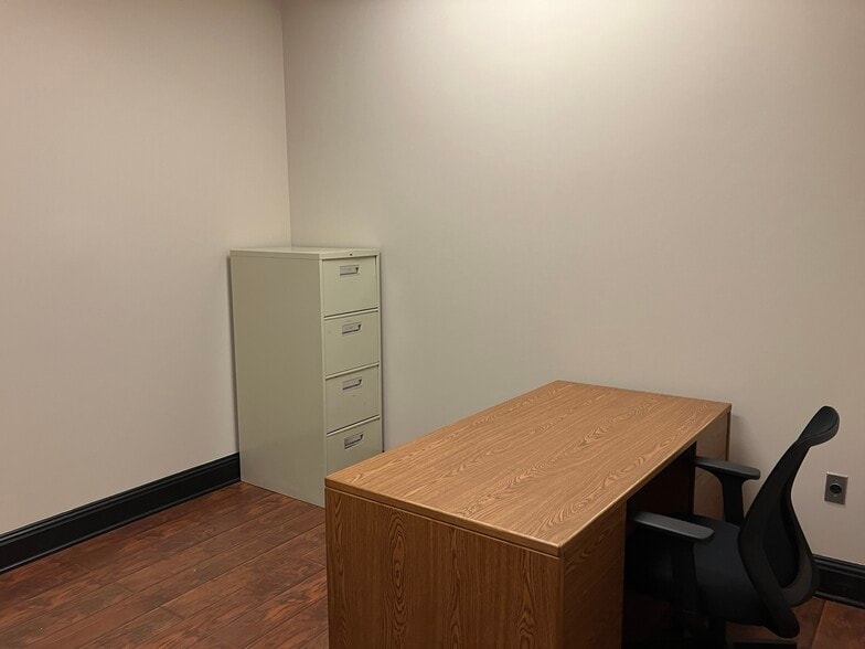 More Photos Of 8115 Isabella Ln, Brentwood Loft Creative Space For Lease