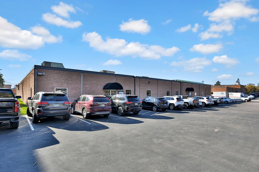 More Photos Of 4200-4250 76th St W, Edina Light Distribution For Sale