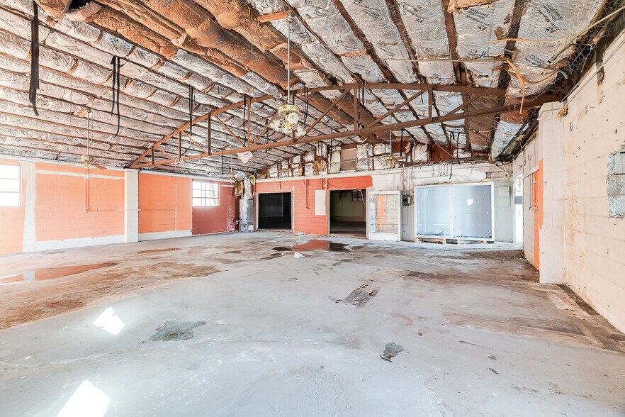 More Photos Of 3104 Skidaway Rd, Savannah Freestanding For Sale