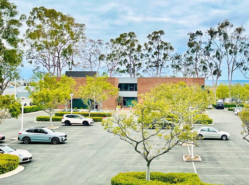 More Photos Of 280 Newport Center Dr, Newport Beach Medical For Lease