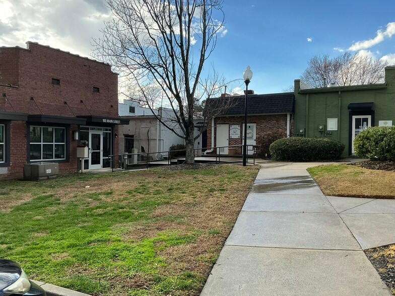 More Photos Of 124 Confederate St, Fort Mill Storefront For Sale