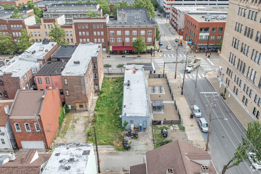 More Photos Of 2526 E Carson St, Pittsburgh Bar For Lease