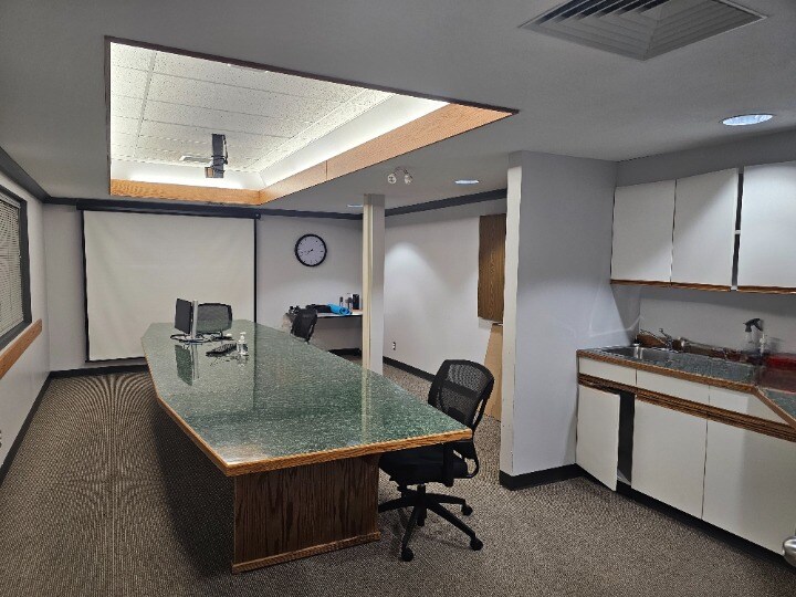 More Photos Of 879 Victoria St, Prince George Office For Sale