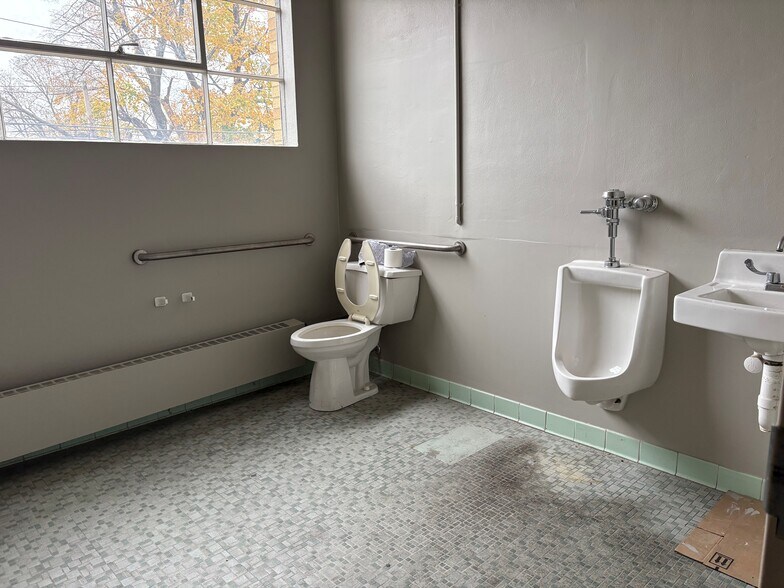 More Photos Of 950 Jennings St, Bethlehem Manufacturing For Lease