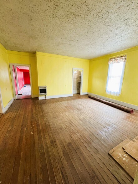 More Photos Of 204 Main St, Smiths Grove General Retail For Sale