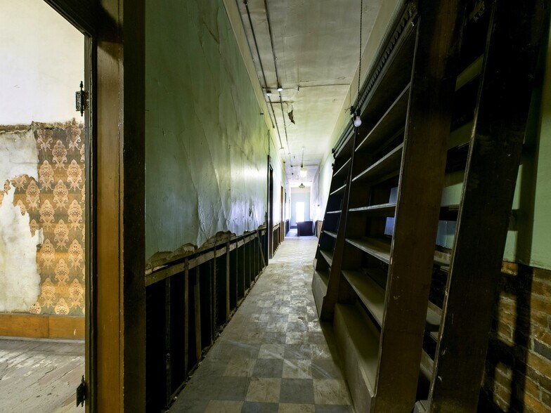 More Photos Of 309 S Ohio Ave, Sedalia Storefront Retail Office For Sale