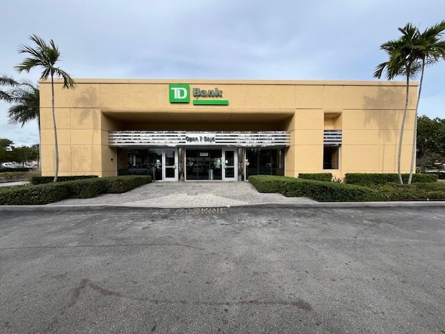 More Photos Of 3325 W Hillsboro Blvd, Deerfield Beach Bank For Lease