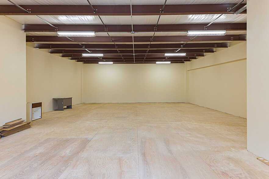More Photos Of 110 Corporate Dr, Johnson City Office For Sale