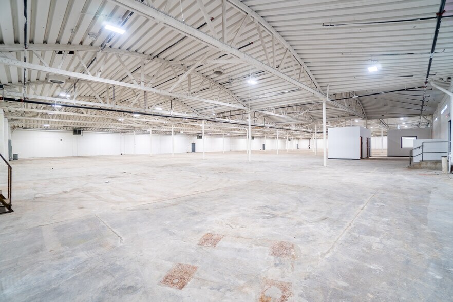 More Photos Of 5400 N Teutonia Ave, Milwaukee Warehouse For Lease