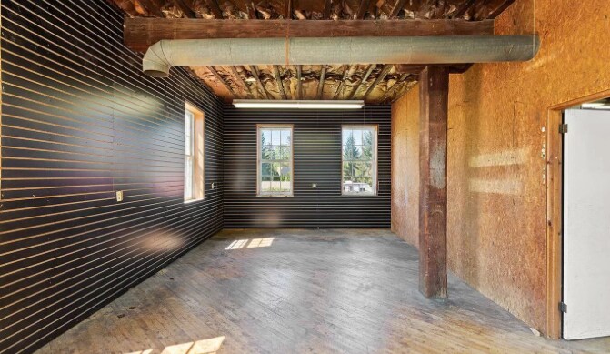 More Photos Of 26 N. Hart Street, Manheim Flex For Lease