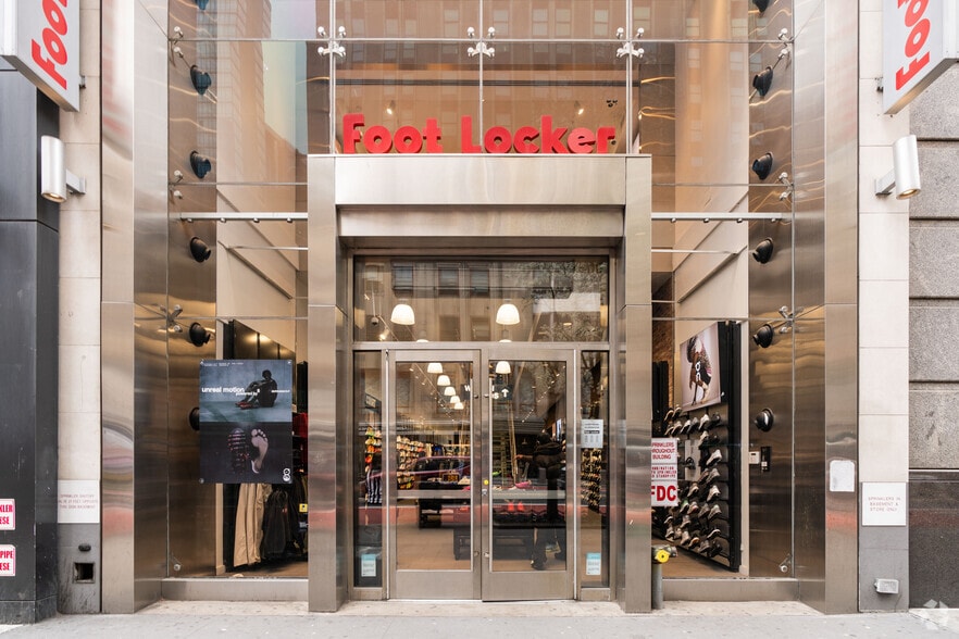 More Photos Of 11 W 34th St, New York Storefront For Sale