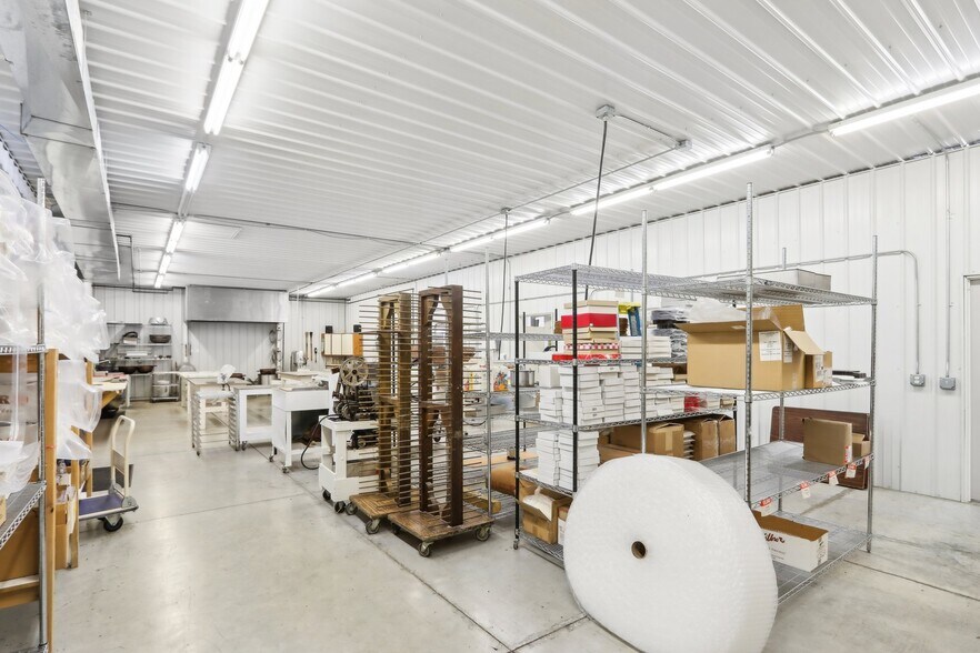 More Photos Of 680 Enterprise Dr, Lake Mills Freestanding For Lease