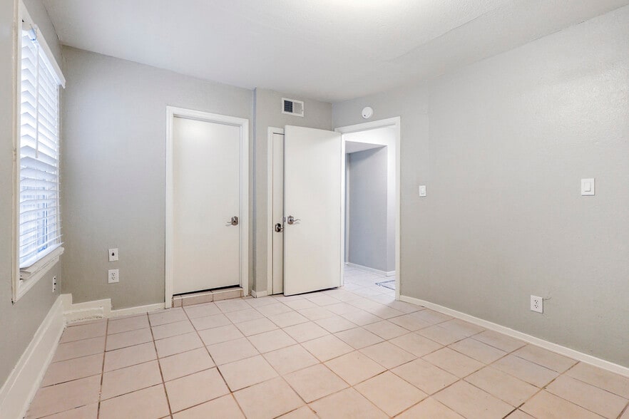 More Photos Of 517 13th St, Sacramento Multifamily For Sale