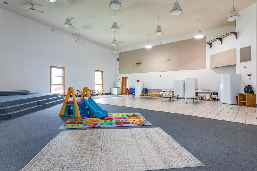 More Photos Of 3870 Jackson St, Oshkosh Specialty For Sale