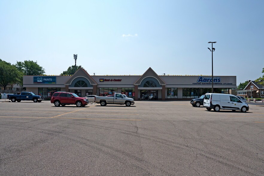 More Photos Of 2004-2010 Knoxville Ave, Peoria Unknown For Lease