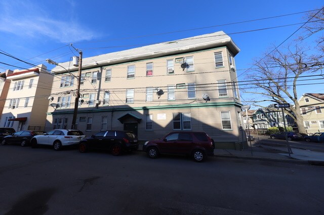 More Photos Of 412 Woodside Ave, Newark Apartments For Sale
