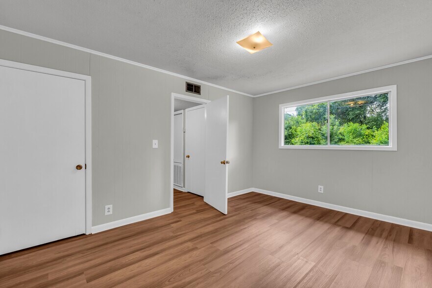 More Photos Of 102 S Browder St, Columbus Multifamily For Sale